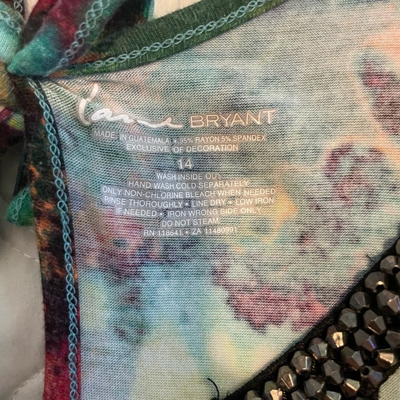 Lightly Used Lane Bryant Top ‼️❤️💕❤️‼️💕 - Picture 3 of 8